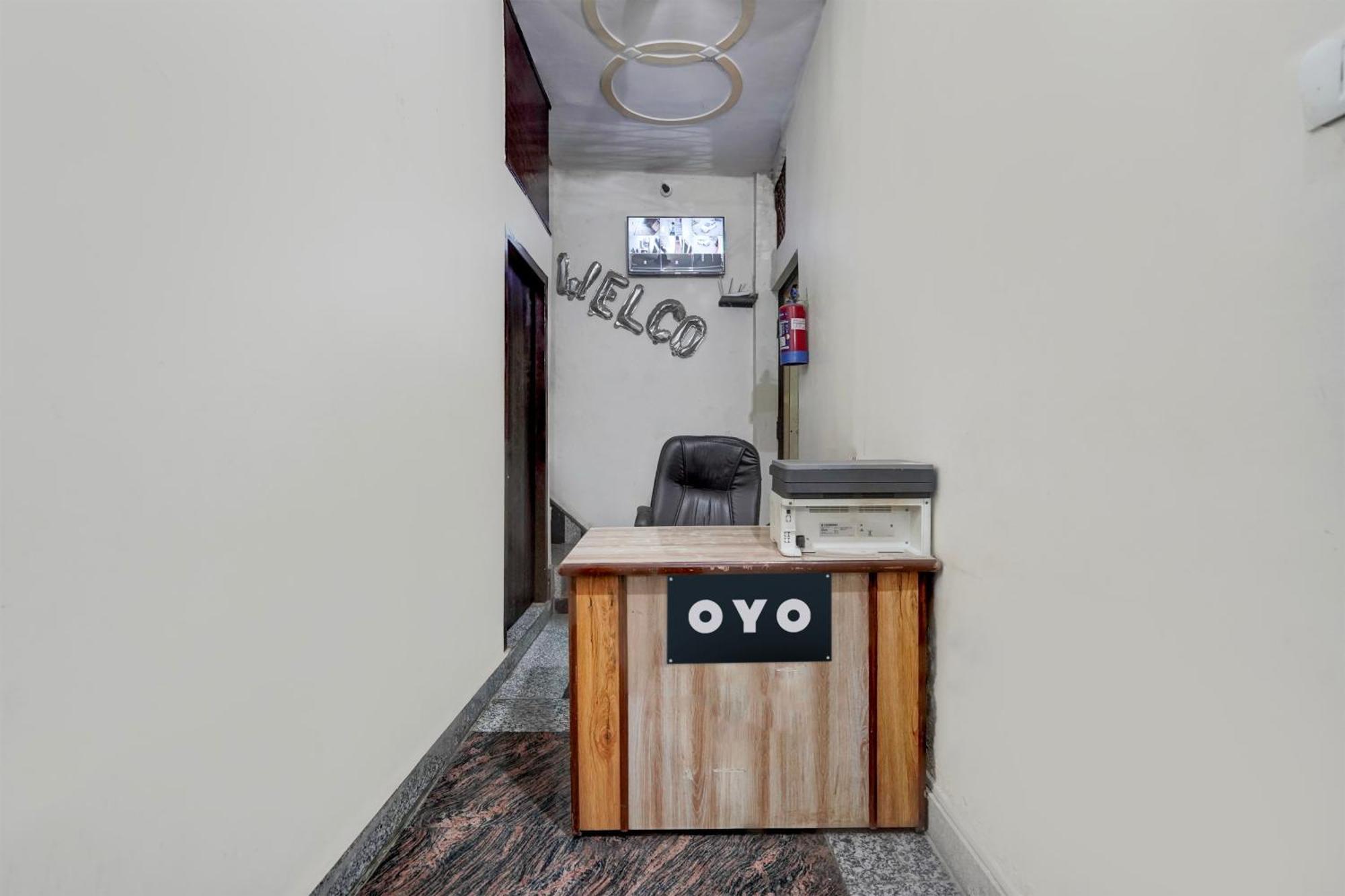Oyo Hotel Maharaja Palace Мирут Екстериор снимка