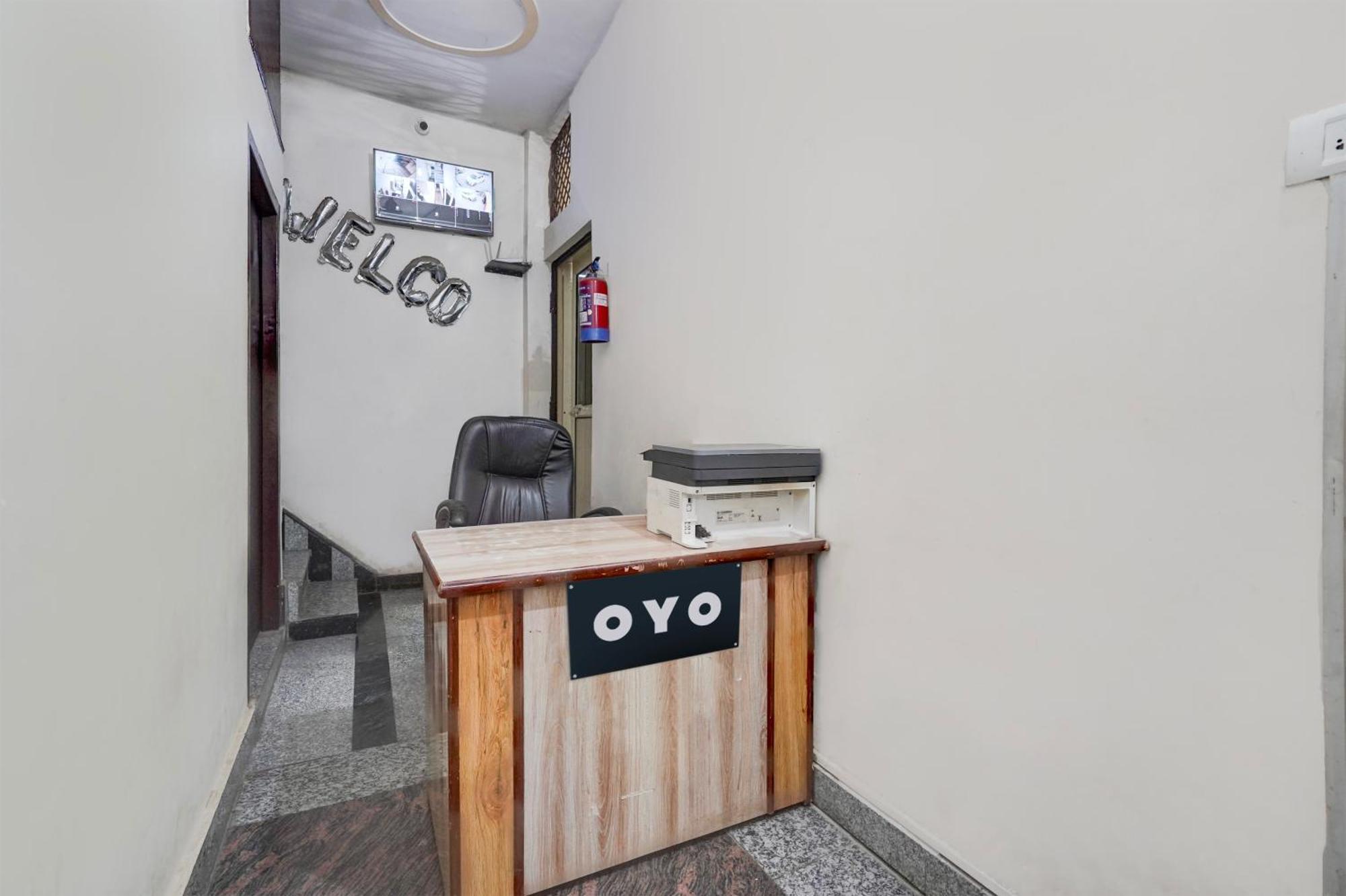 Oyo Hotel Maharaja Palace Мирут Екстериор снимка