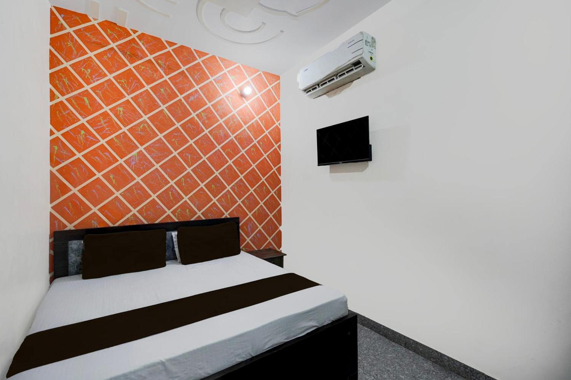 Oyo Hotel Maharaja Palace Мирут Екстериор снимка