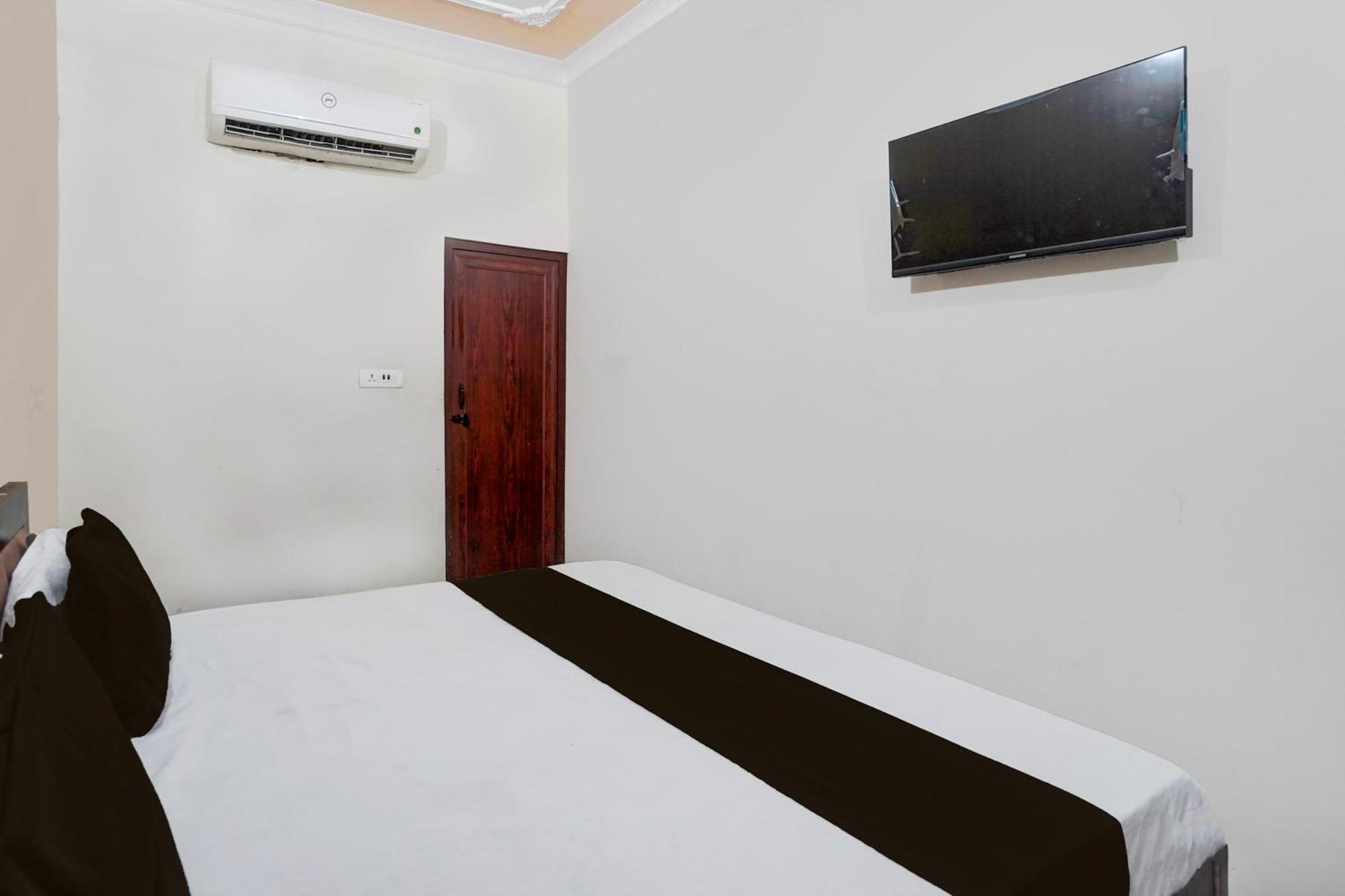Oyo Hotel Maharaja Palace Мирут Екстериор снимка